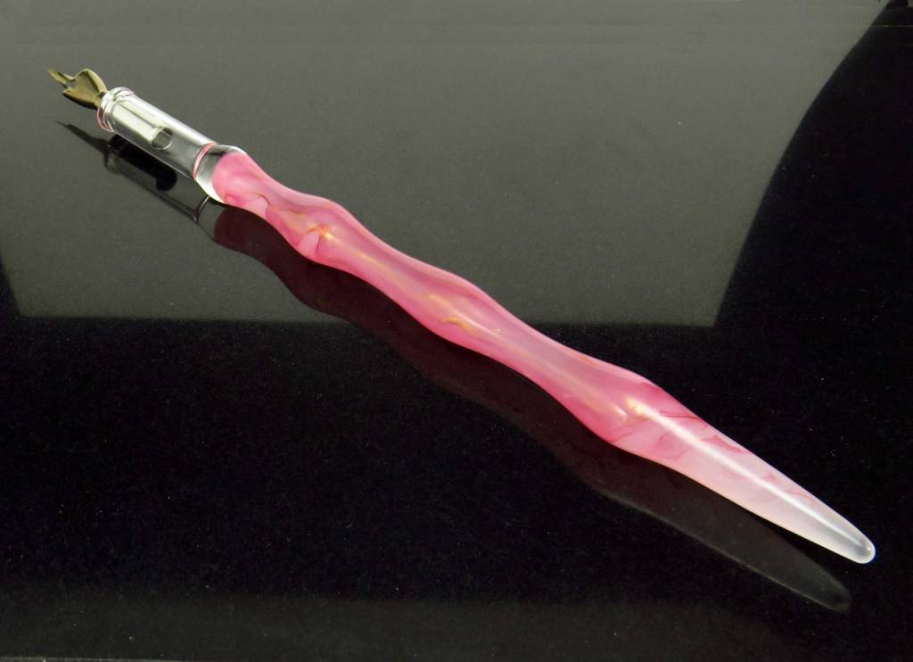 Pink glass fountain pen, made with pure gold